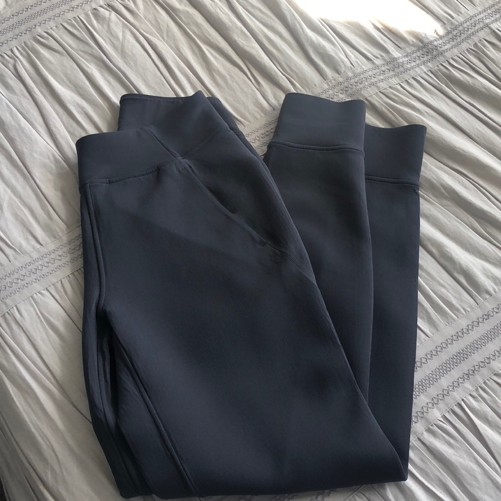 Lululemon women’s joggers